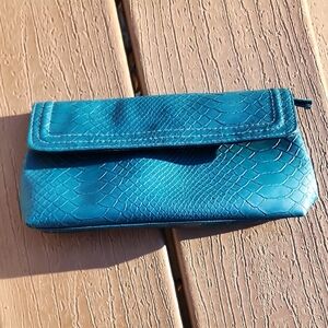 Luxurious Blue Snakeskin‎ Clutch
